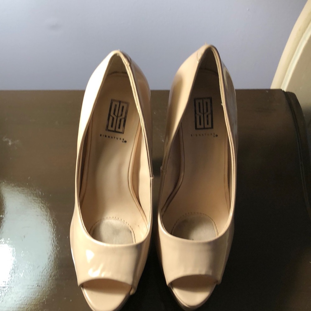 Tan Peep toe pumps